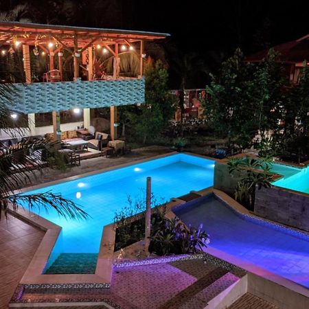 Bunaken Villa Queen'S Dive 美娜多 外观 照片