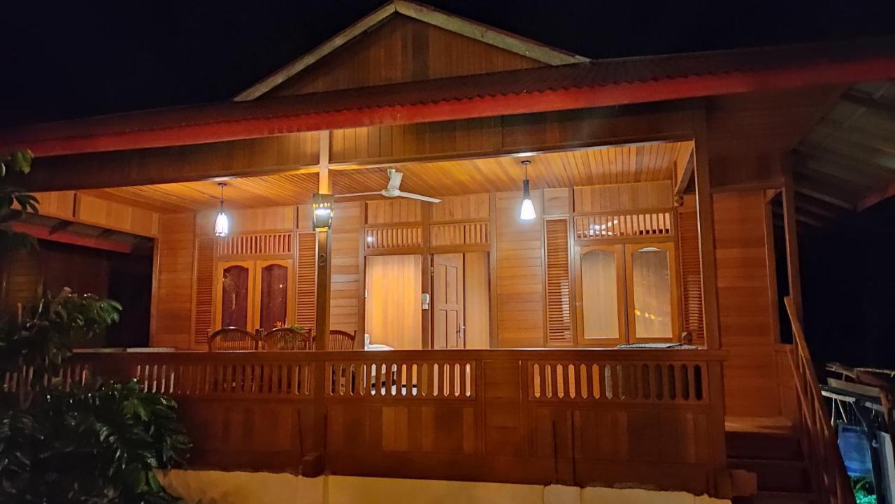 Bunaken Villa Queen'S Dive 美娜多 外观 照片