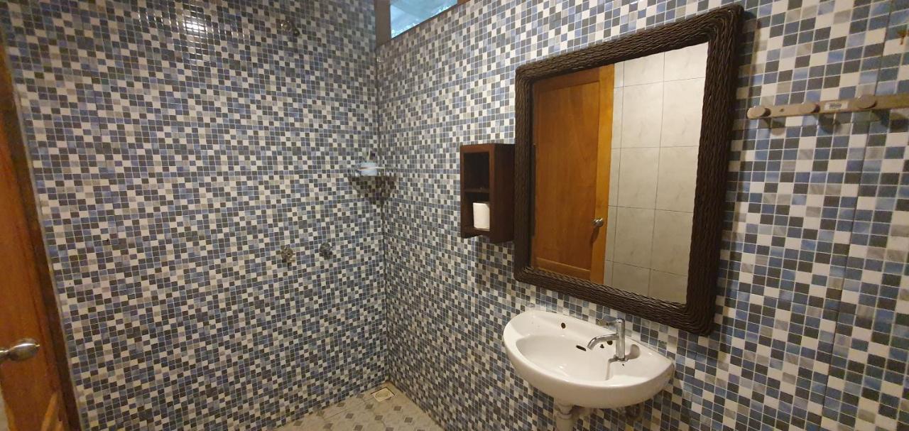 Bunaken Villa Queen'S Dive 美娜多 外观 照片