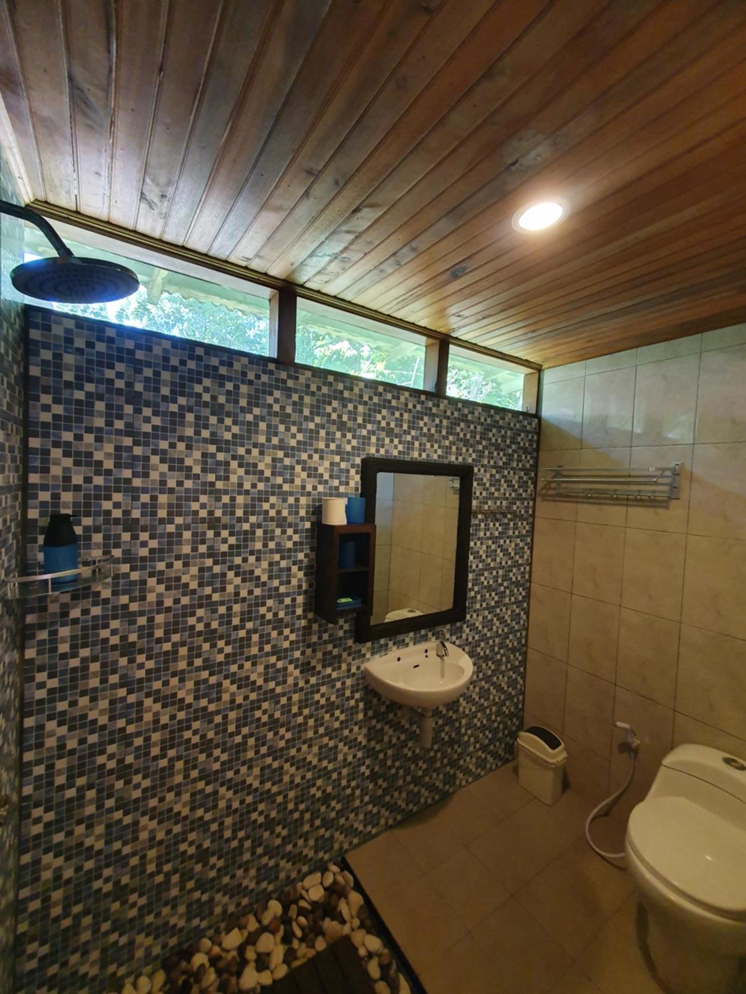 Bunaken Villa Queen'S Dive 美娜多 外观 照片